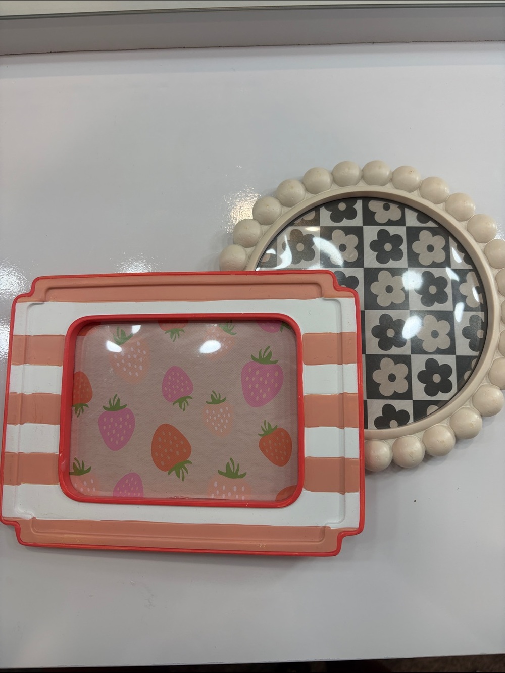 Amazon Essentials Coral and White Striped Picture Frame with Strawberry Insert